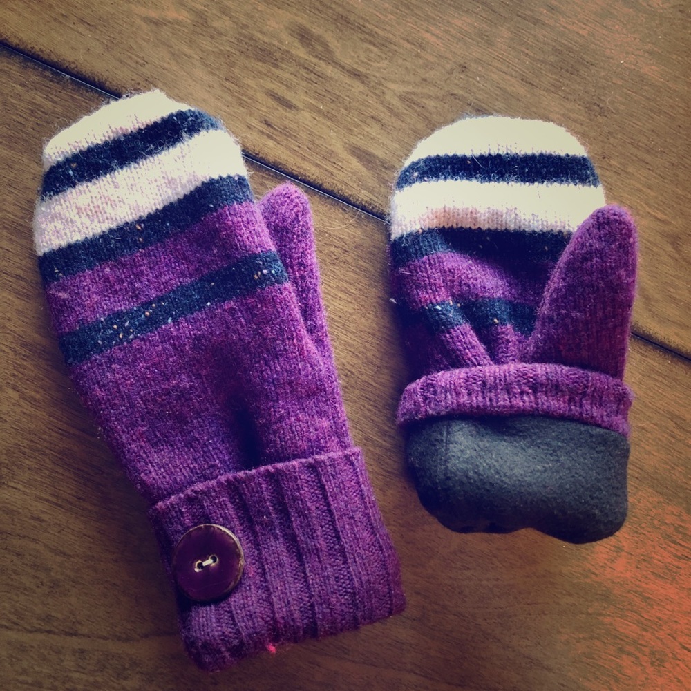 Plum Mittens